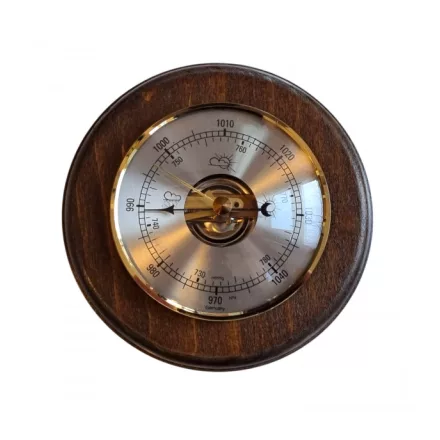 Barométer 3002 Dió színű fa hátlapon. Teljes méret Ø 140 mm.Műszer Ø 95 mm..