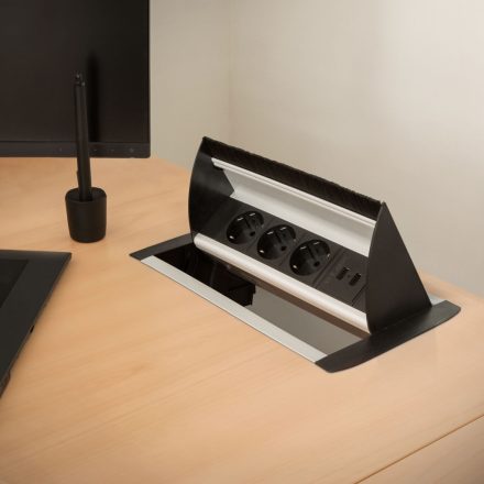 Rejtett elosztó - 3-as felnyíló kivitel 2 x USB, 2,1A ezüst