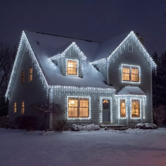 Fényfüzér függöny - 15 m - hidegfehér - 600 LED - 100-240V - 6W - átlátszó kábel Fényfüzér függöny - 15 m - hidegfehér - 600 LED - 100-240V - 6W - átlátszó kábel