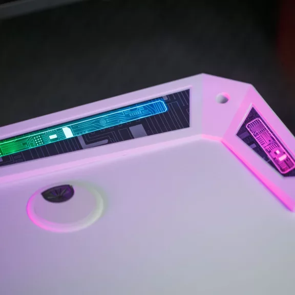 Gamer asztal - 120 x 60 x 75 cm - RGB LED, USB, pohártartó, fejhallgató tartó, szénszálas - fehér Gamer asztal - 120 x 60 x 75 cm - RGB LED, USB, pohártartó, fejhallgató tartó, szénszálas - fehér
