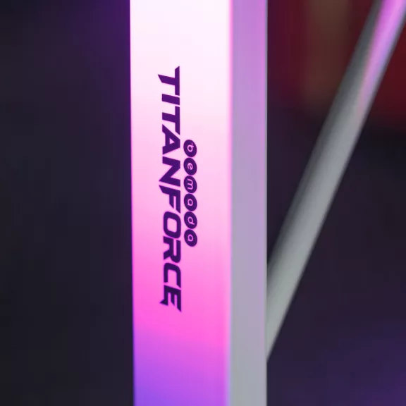 Gamer asztal - 120 x 60 x 75 cm - RGB LED, USB, pohártartó, fejhallgató tartó, szénszálas - fehér Gamer asztal - 120 x 60 x 75 cm - RGB LED, USB, pohártartó, fejhallgató tartó, szénszálas - fehér