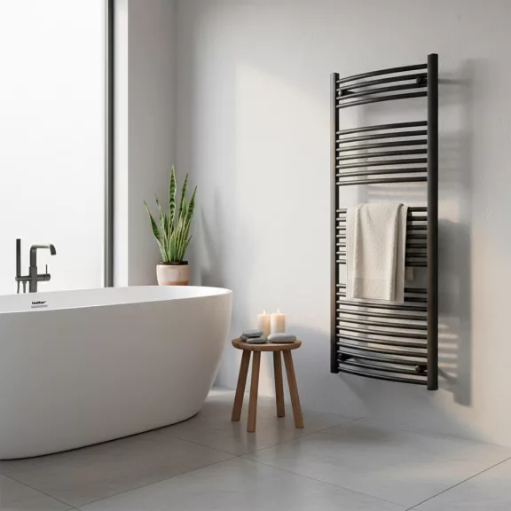 Íves törölközőszárító radiátor 1400x600 mm fekete Íves törölközőszárító radiátor 1400x600 mm fekete