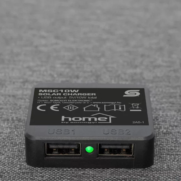 HOME MSC10W hordozható napelemes USB töltő, összecsukható, 10Watt, 2xUSB, LED töltésjelző, felakasztható, tartozék karabinerekkel