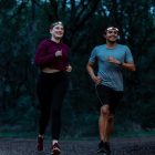 NEBO NEB-HLP-0021-G CURVBEAM 600 FLEX fejlámpa, 600 lumen, 1100mAh, COB LED, IPX4, 180°-os világítás