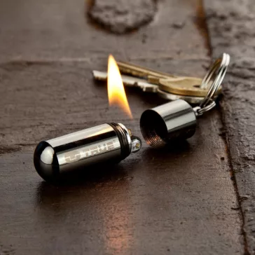   True Utility Firestash, TU262K, vízálló öngyújtó, krómozott cink, hagyományos öngyújtóbenzin