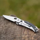 True Utility Skeletonknife, TU571K, 4 cm rozsdamentes acél penge, eloxált alumínium tok, karabiner rögzítési pont, jobb és balkezes